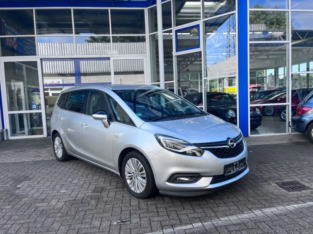 Photo 1 : Opel Zafira 2018 Petrol