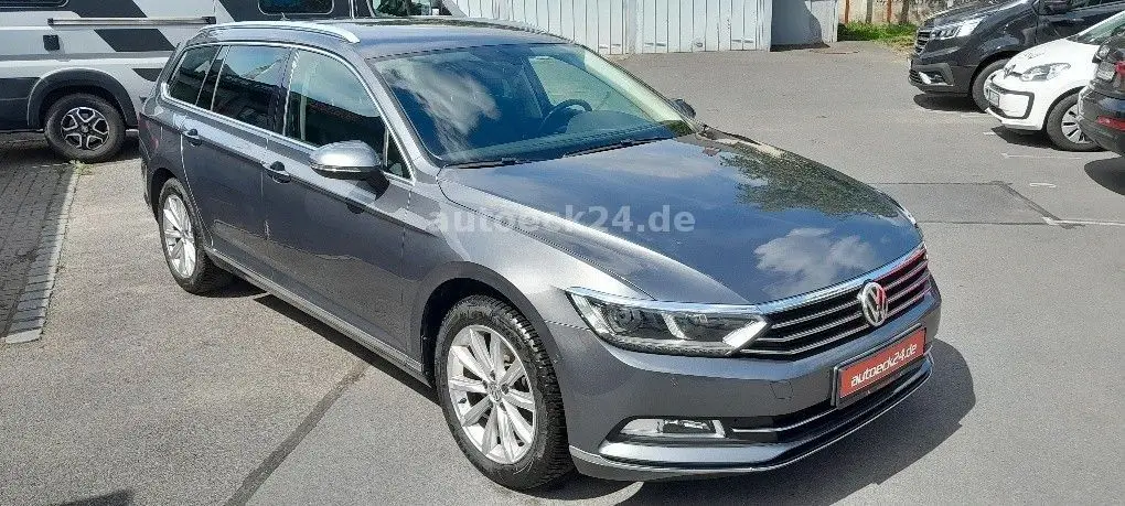 Photo 1 : Volkswagen Passat 2018 Petrol