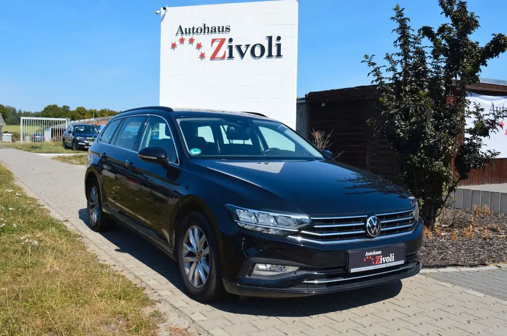 Photo 1 : Volkswagen Passat 2021 Petrol