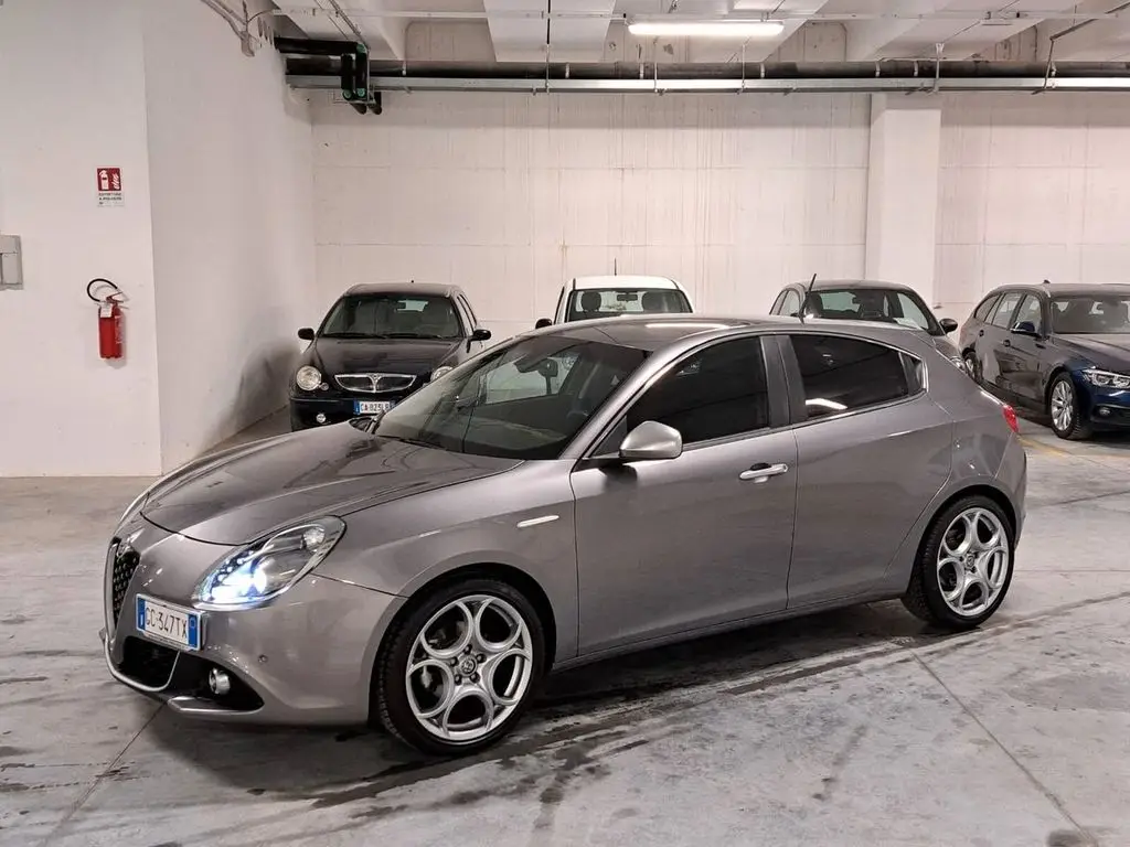 Photo 1 : Alfa Romeo Giulietta 2020 Petrol