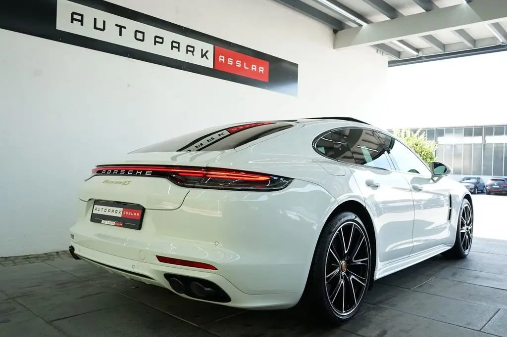 Photo 1 : Porsche Panamera 2023 Hybrid