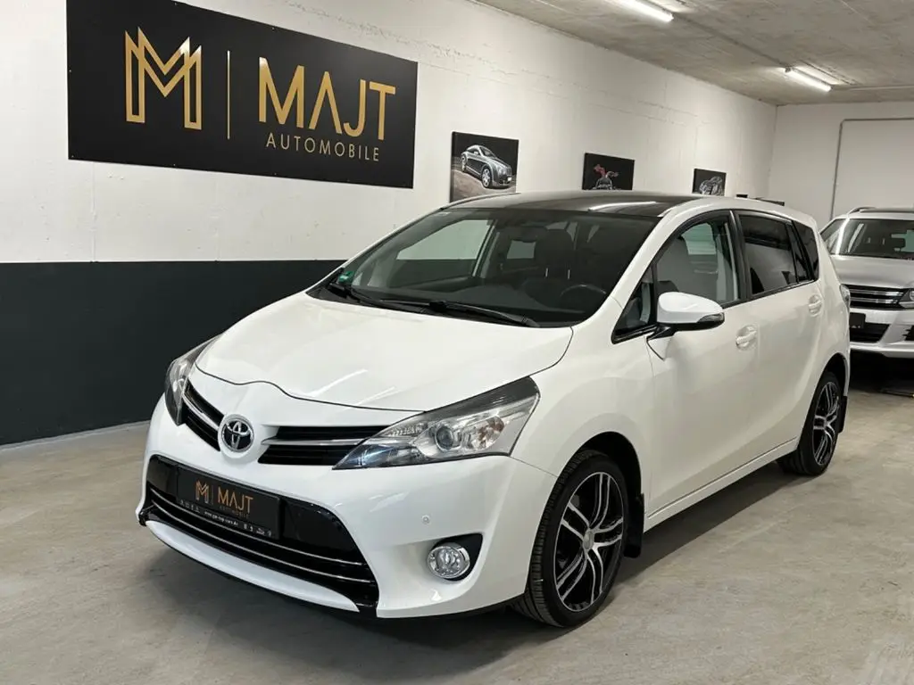 Photo 1 : Toyota Verso 2014 Petrol