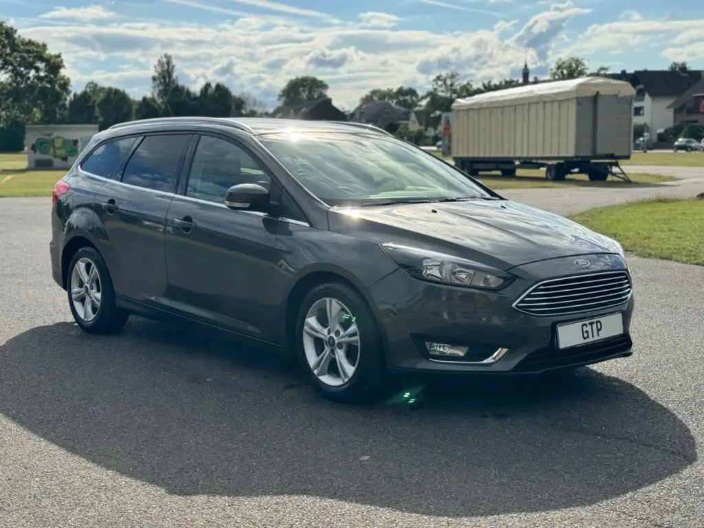 Photo 1 : Ford Focus 2015 Petrol