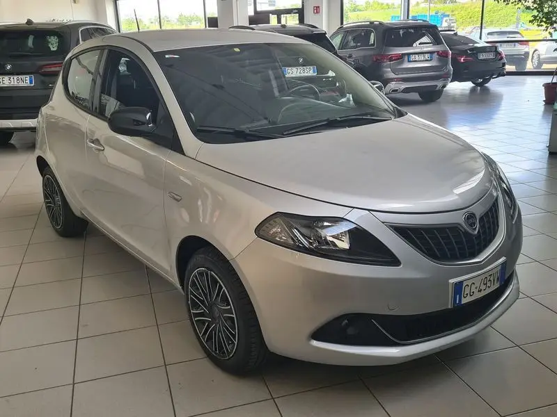 Photo 1 : Lancia Ypsilon 2021 GPL