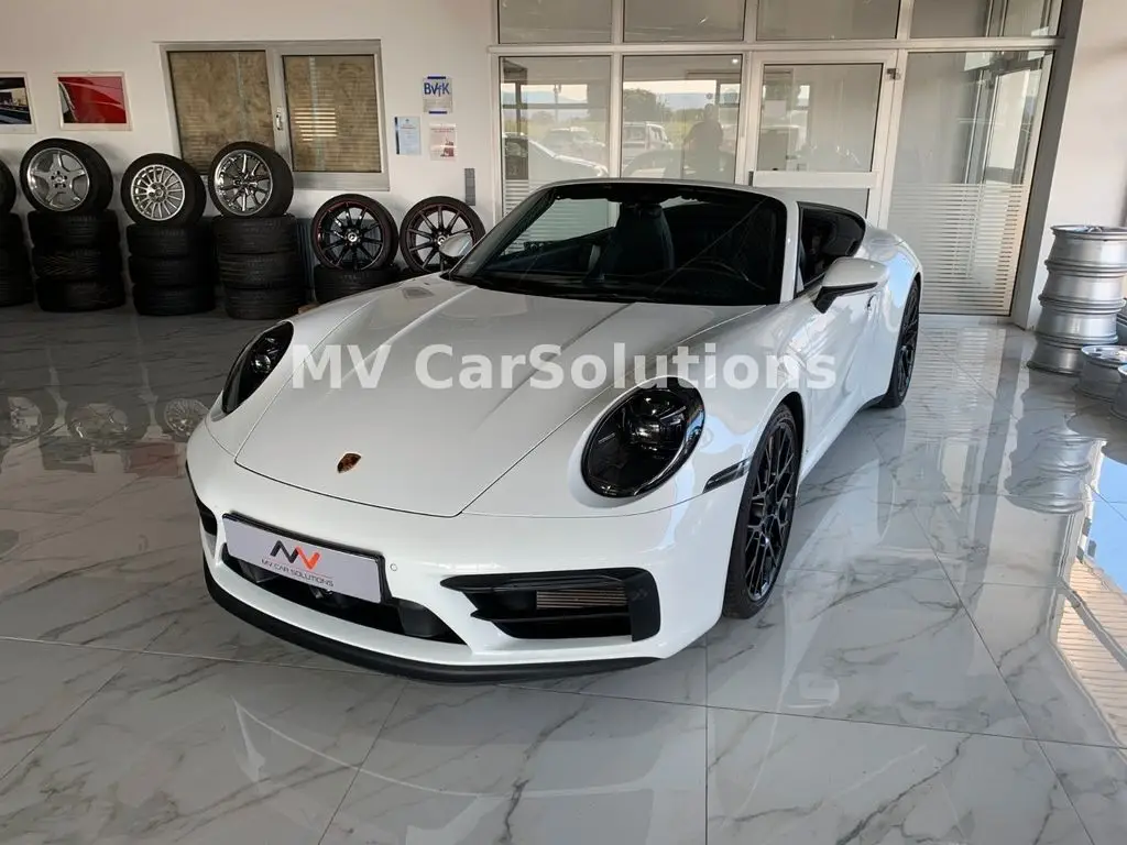 Photo 1 : Porsche 992 2023 Petrol