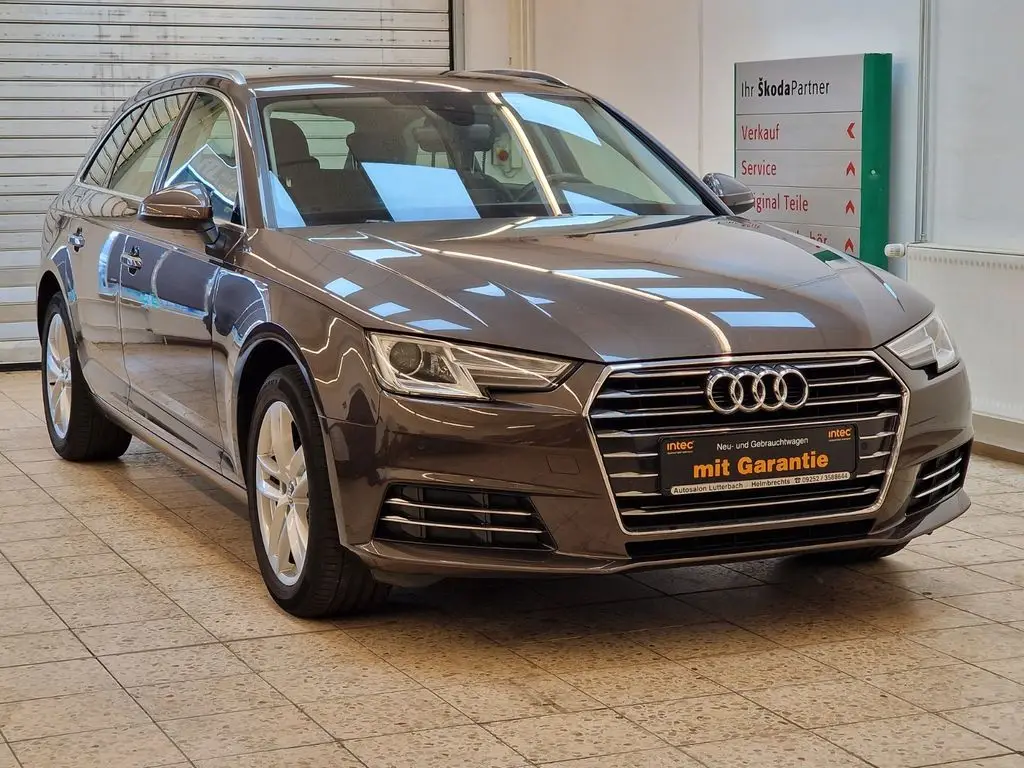 Photo 1 : Audi A4 2018 Petrol