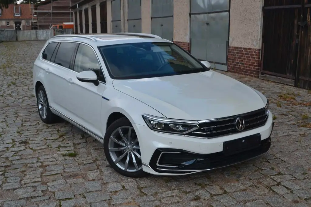 Photo 1 : Volkswagen Passat 2020 Hybride