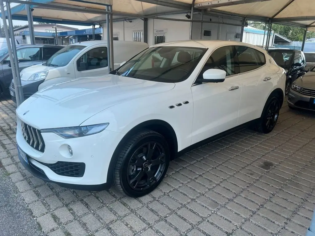 Photo 1 : Maserati Levante 2021 Essence