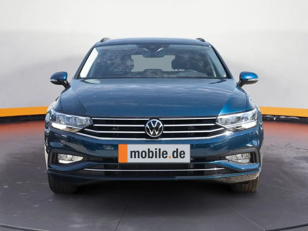 Photo 1 : Volkswagen Passat 2023 Petrol