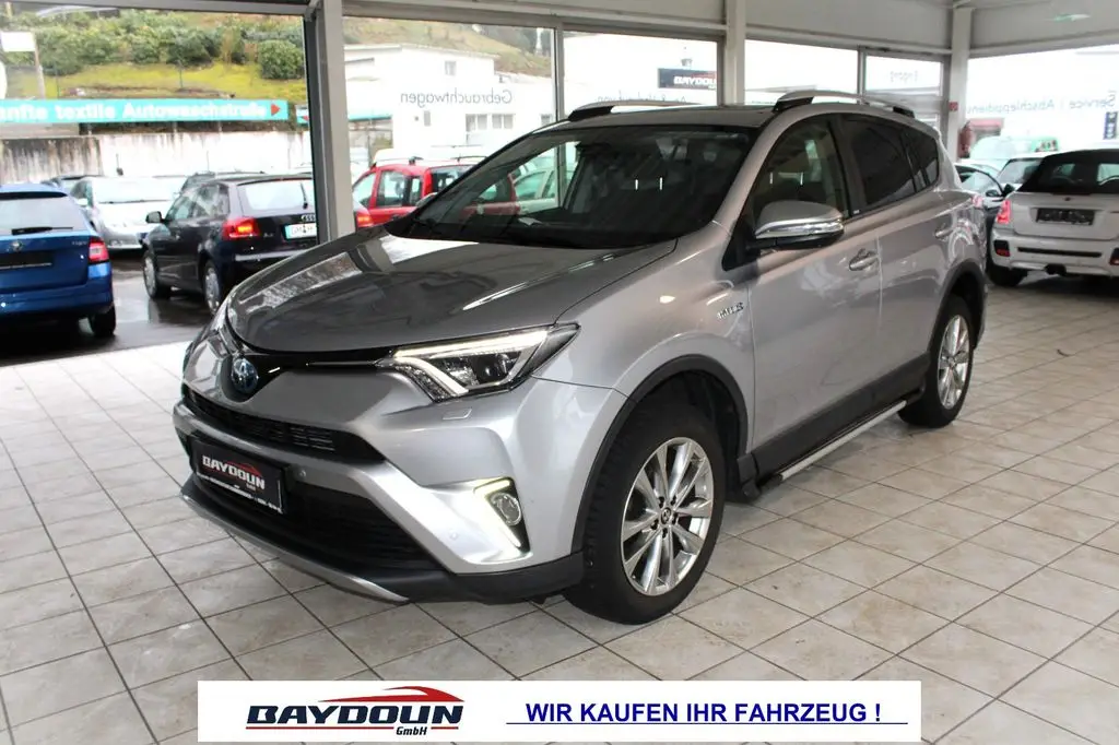 Photo 1 : Toyota Rav4 2017 Hybrid