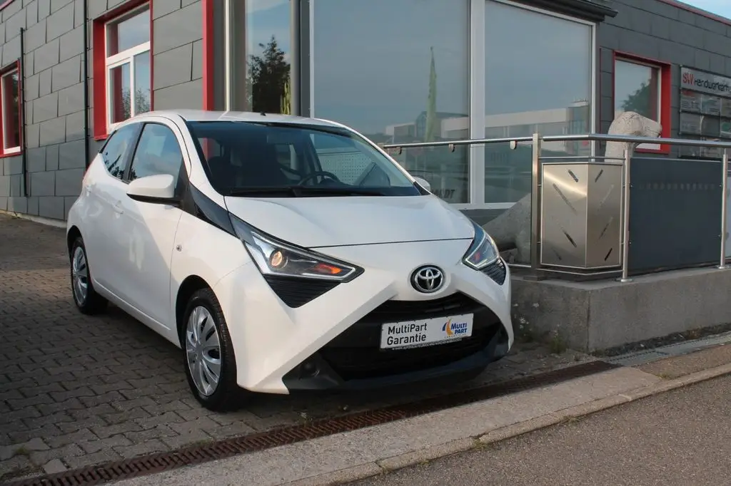 Photo 1 : Toyota Aygo X 2018 Petrol