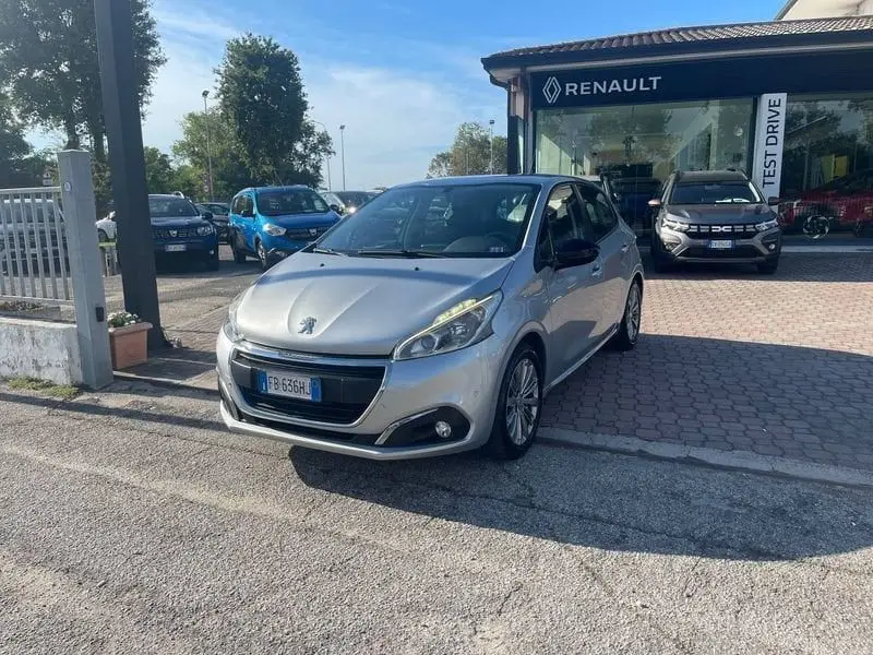 Photo 1 : Peugeot 208 2016 Petrol