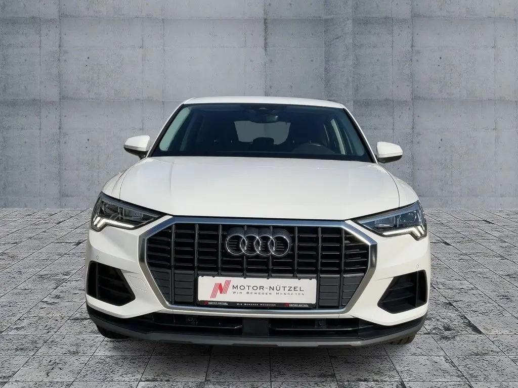 Photo 1 : Audi Q3 2023 Essence