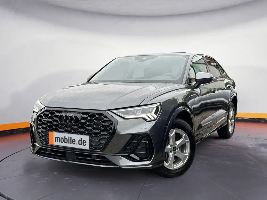 Photo 1 : Audi Q3 2023 Petrol