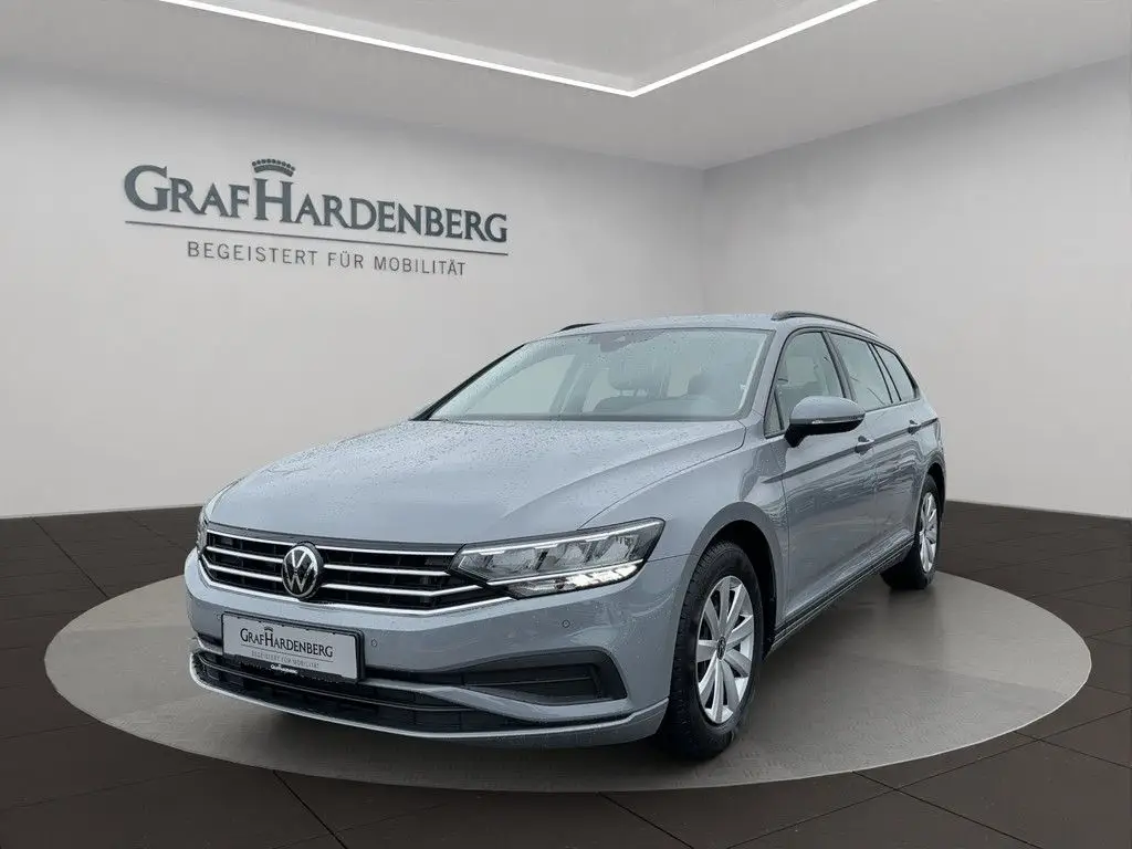 Photo 1 : Volkswagen Passat 2022 Petrol