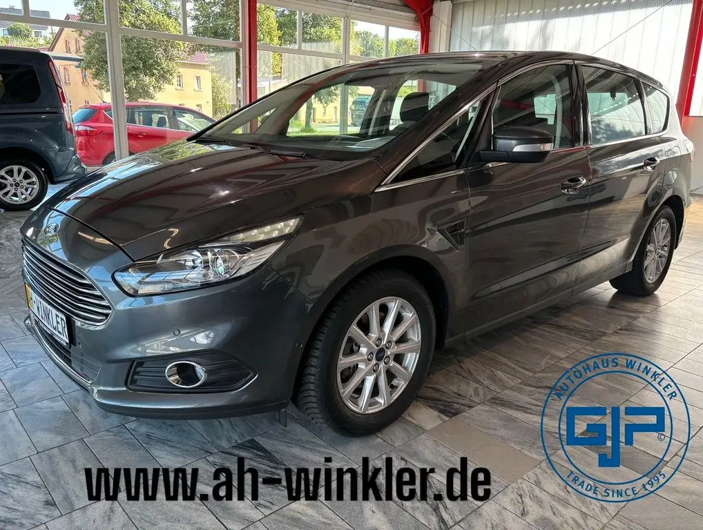 Photo 1 : Ford S-max 2016 Petrol