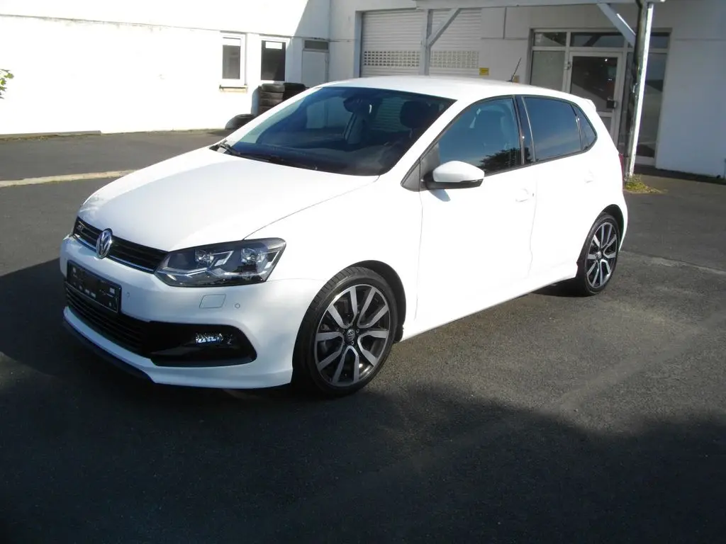 Photo 1 : Volkswagen Polo 2016 Petrol