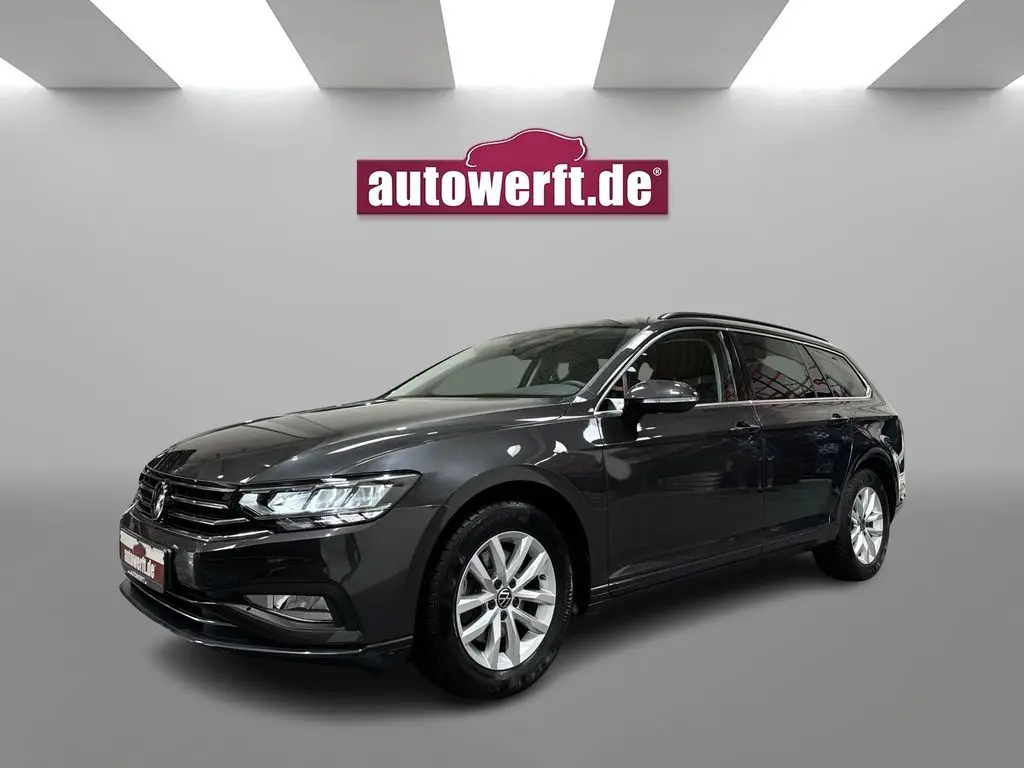 Photo 1 : Volkswagen Passat 2023 Petrol