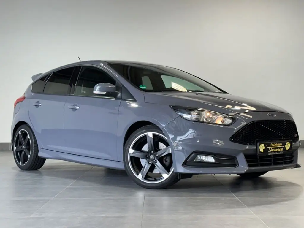 Photo 1 : Ford Focus 2017 Petrol