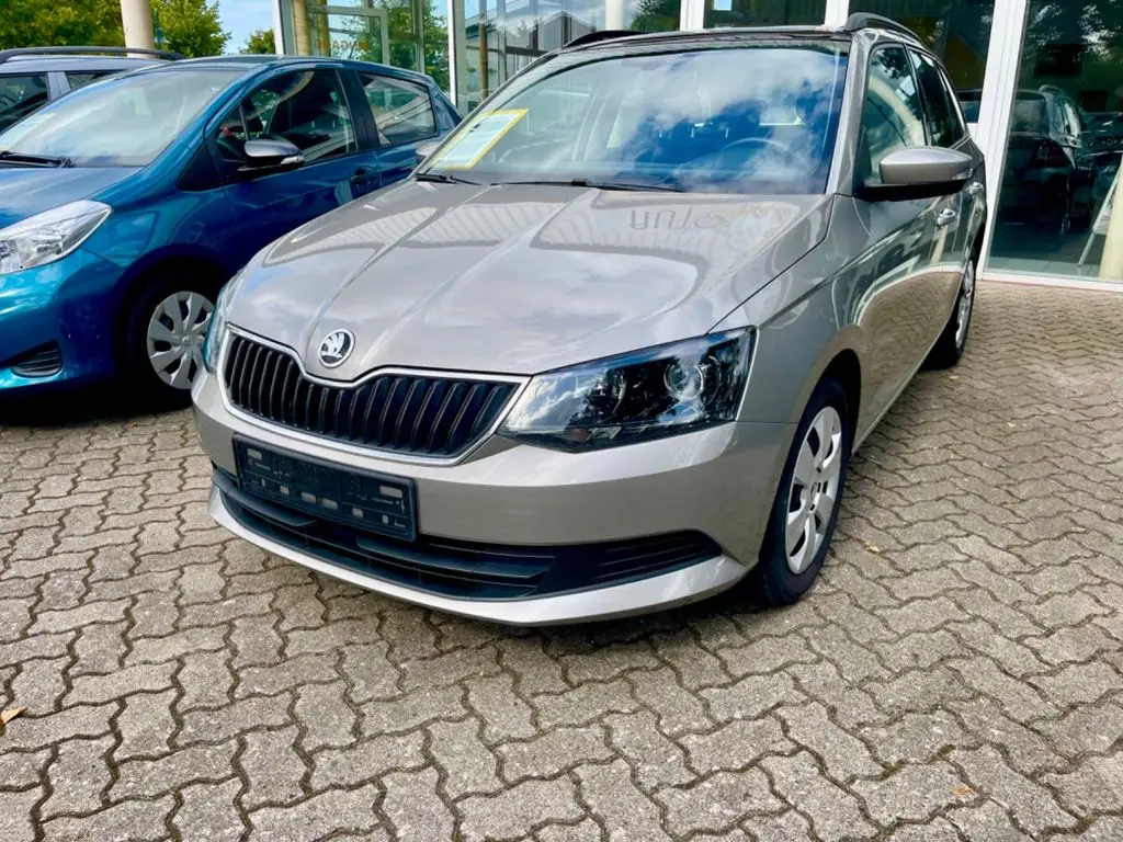 Photo 1 : Skoda Fabia 2017 Essence