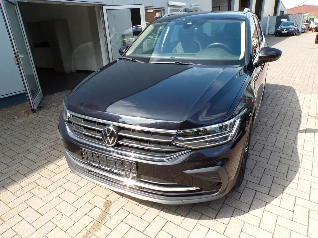 Photo 1 : Volkswagen Tiguan 2023 Essence