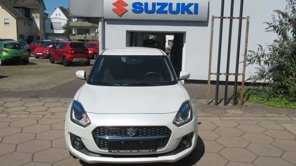 Photo 1 : Suzuki Swift 2023 Petrol