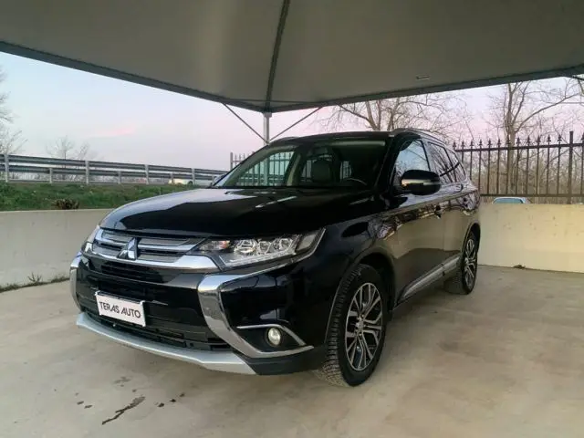 Photo 1 : Mitsubishi Outlander 2016 Diesel