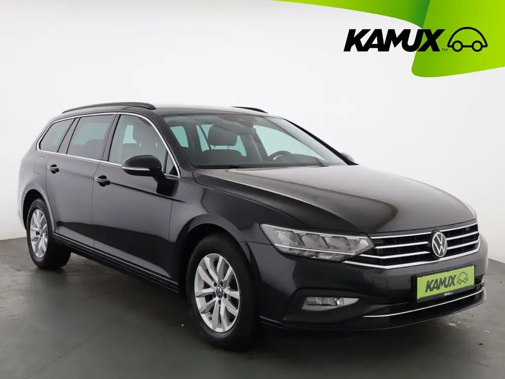 Photo 1 : Volkswagen Passat 2023 Petrol