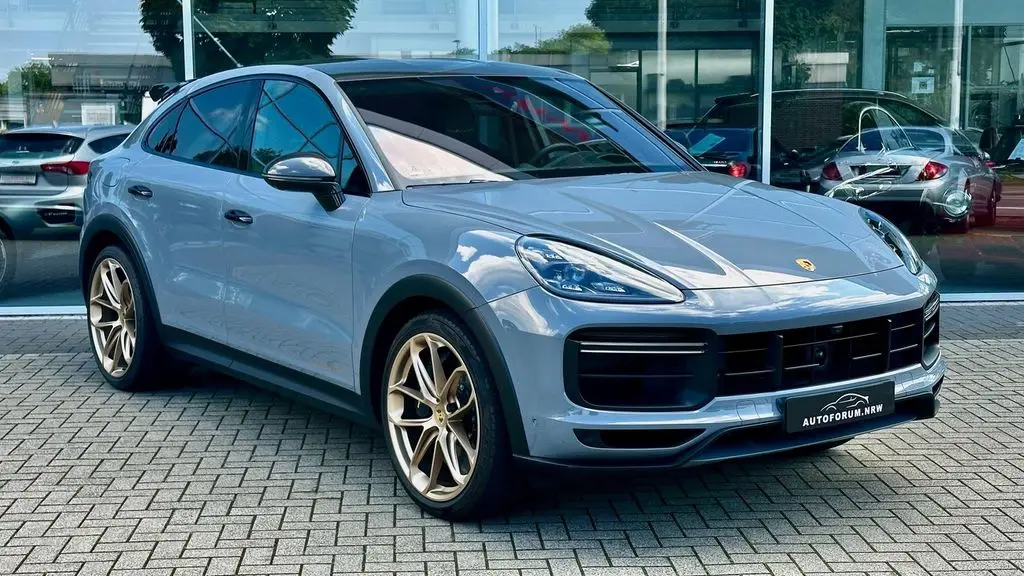 Photo 1 : Porsche Cayenne 2022 Petrol