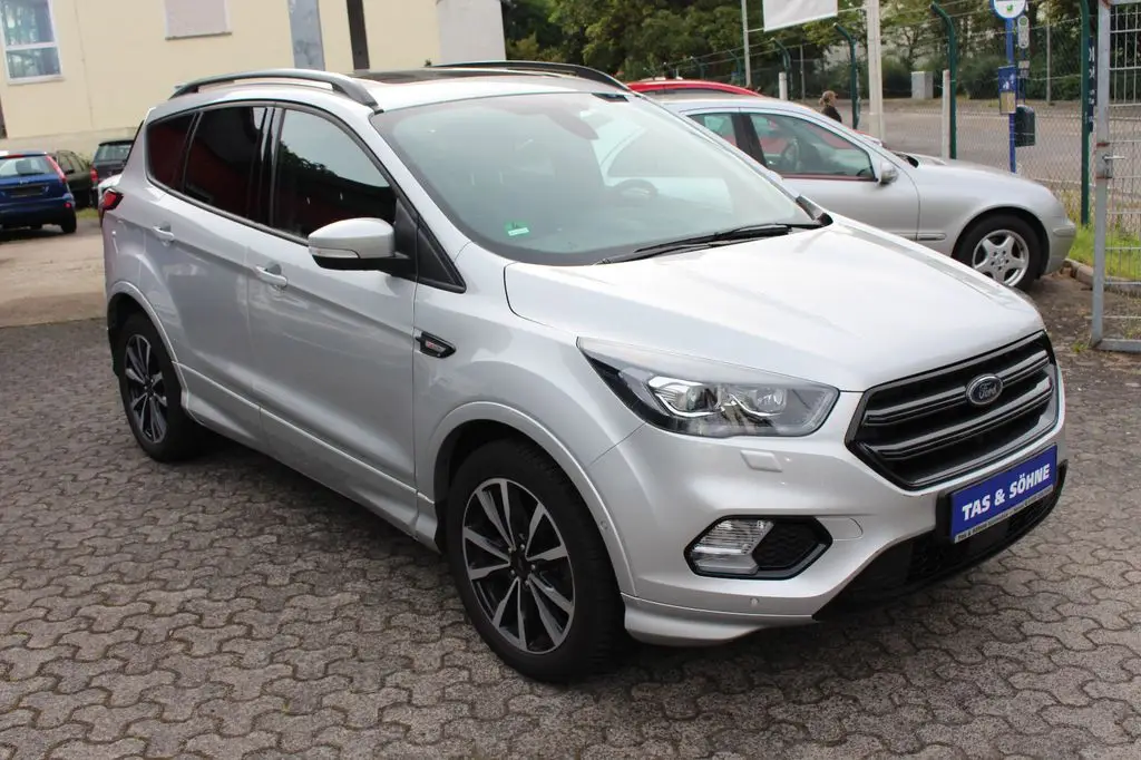 Photo 1 : Ford Kuga 2020 Essence