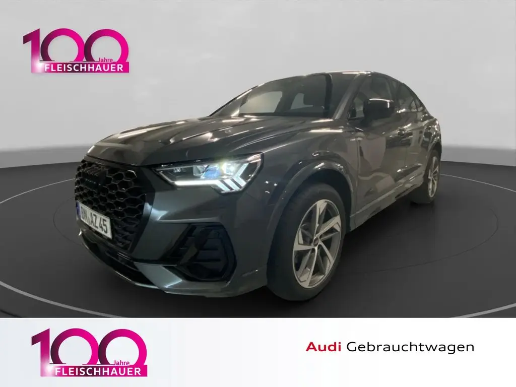 Photo 1 : Audi Q3 2024 Petrol