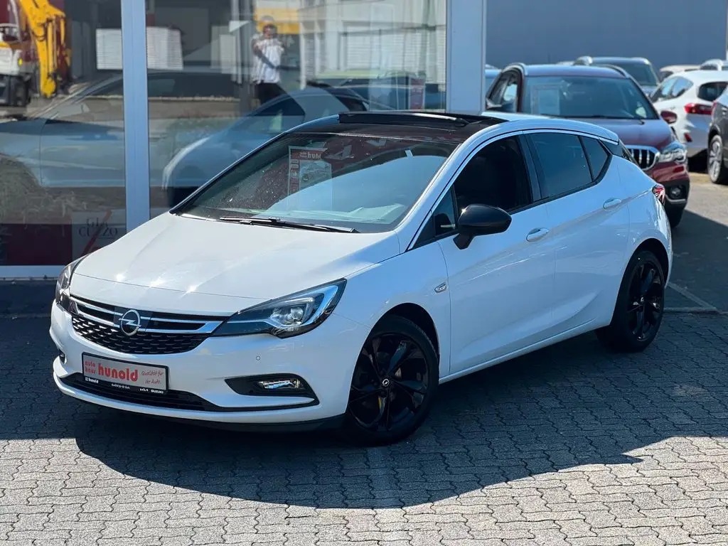 Photo 1 : Opel Astra 2018 Petrol