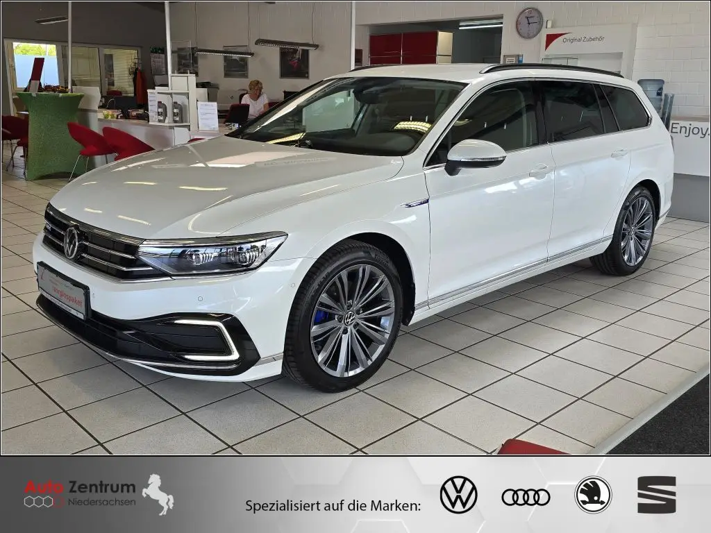 Photo 1 : Volkswagen Passat 2021 Hybride