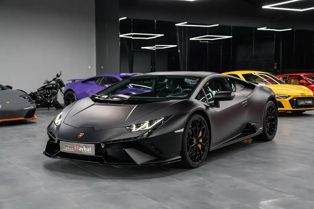 Photo 1 : Lamborghini Huracan 2024 Petrol