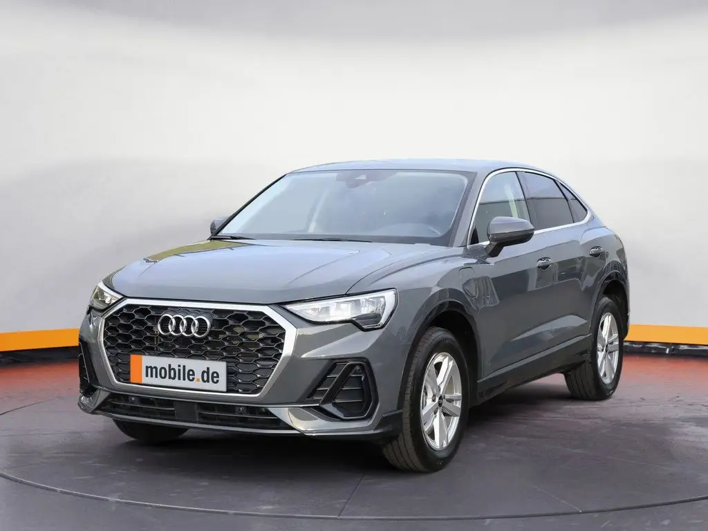 Photo 1 : Audi Q3 2022 Hybrid