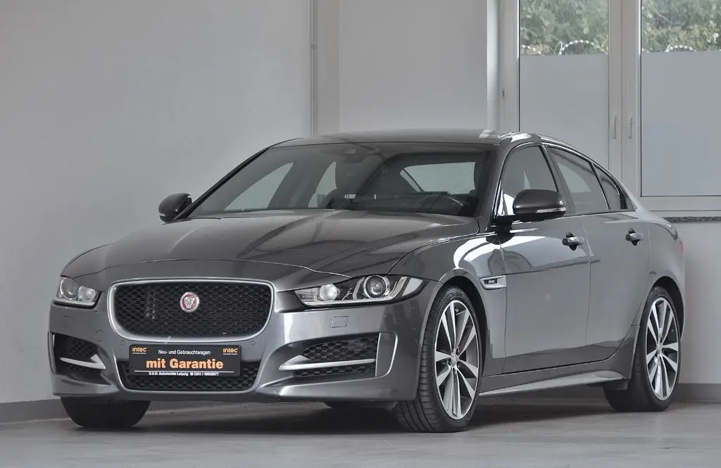 Photo 1 : Jaguar Xe 2015 Essence