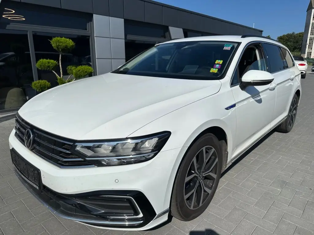 Photo 1 : Volkswagen Passat 2021 Hybrid