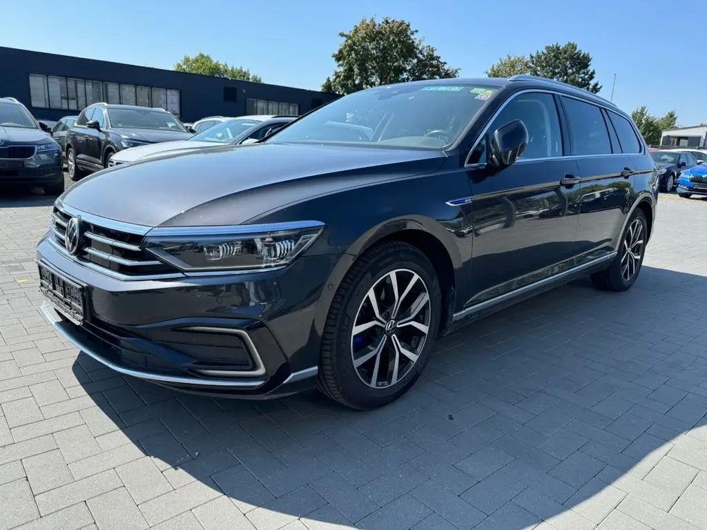 Photo 1 : Volkswagen Passat 2020 Hybrid