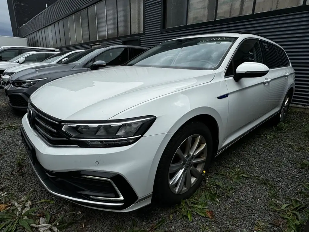 Photo 1 : Volkswagen Passat 2021 Hybrid