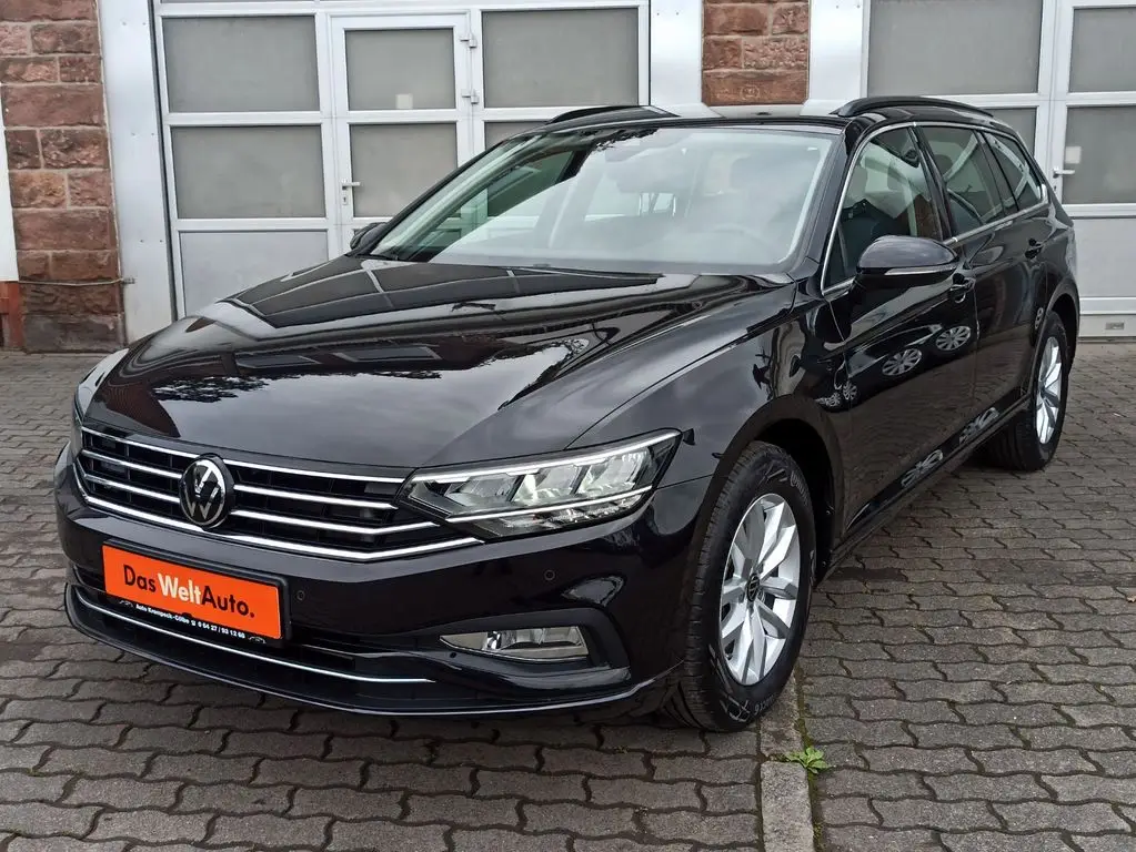 Photo 1 : Volkswagen Passat 2023 Petrol