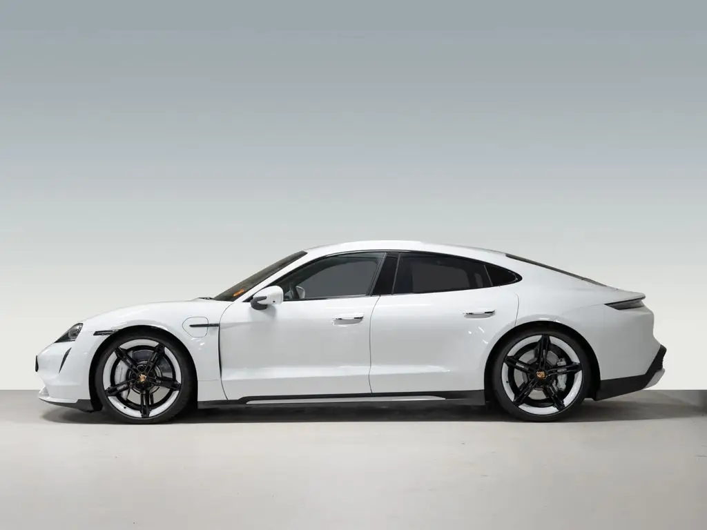 Photo 1 : Porsche Taycan 2021 Not specified