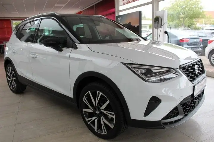 Photo 1 : Seat Arona 2024 Petrol