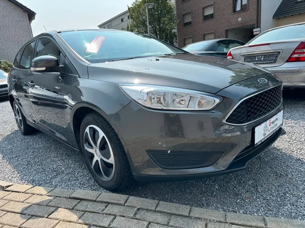 Photo 1 : Ford Focus 2015 Petrol