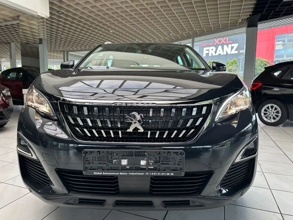 Photo 1 : Peugeot 3008 2018 Petrol