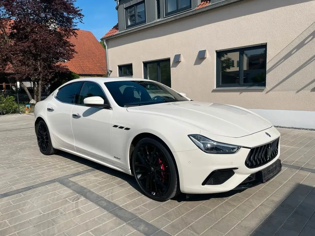 Photo 1 : Maserati Ghibli 2018 Essence