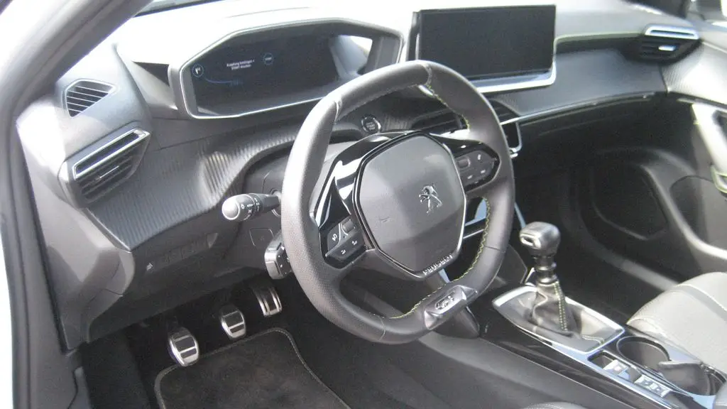 Photo 1 : Peugeot 2008 2022 Essence