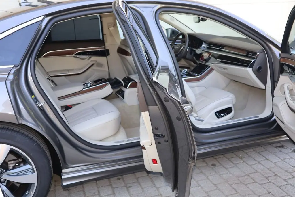 Photo 1 : Audi A8 2022 Hybrid