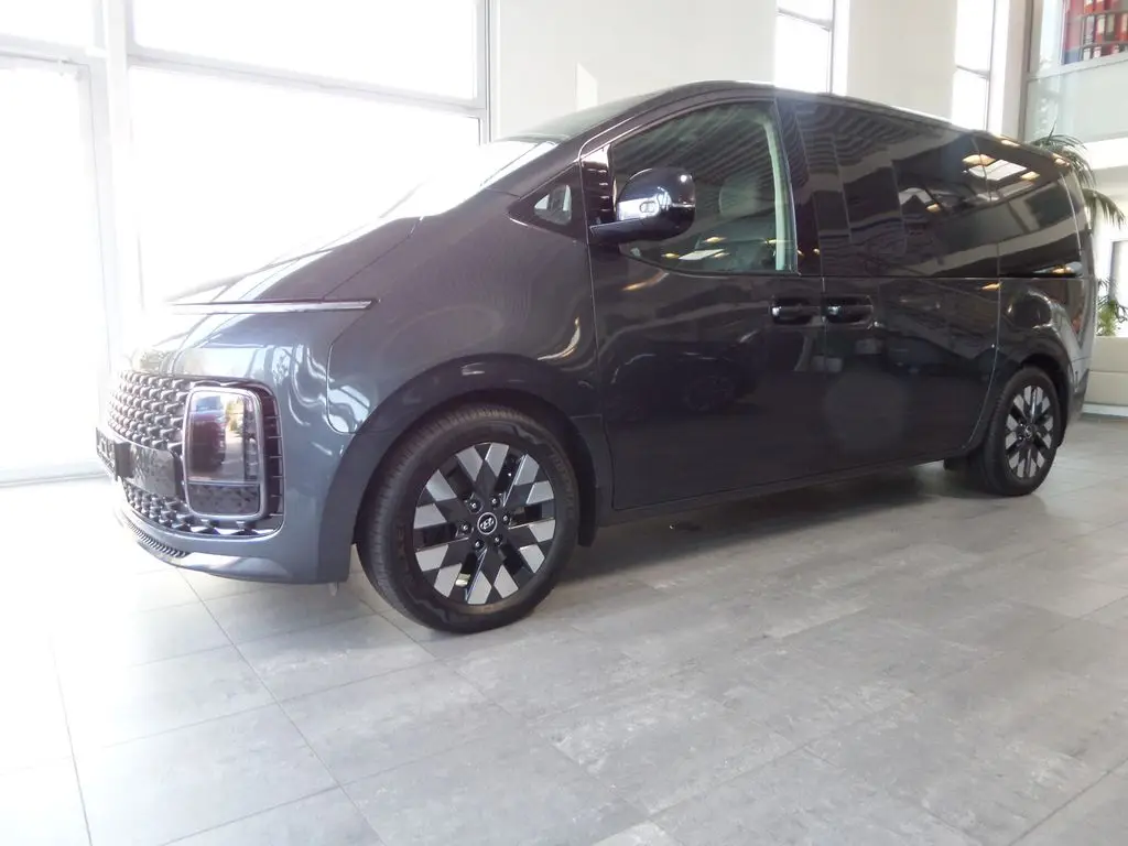 Photo 1 : Hyundai Staria 2022 Diesel