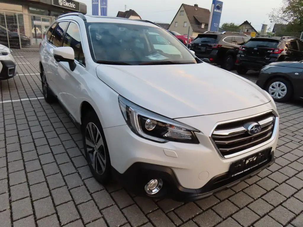 Photo 1 : Subaru Outback 2020 Essence