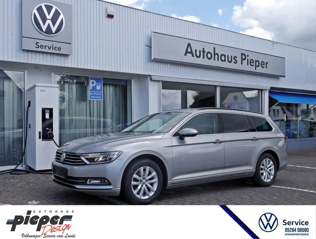 Photo 1 : Volkswagen Passat 2016 Essence